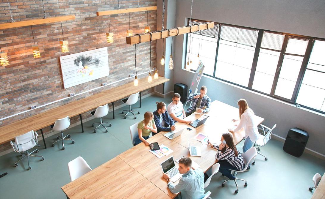 Rete globale di studenti che partecipano a masterclass online